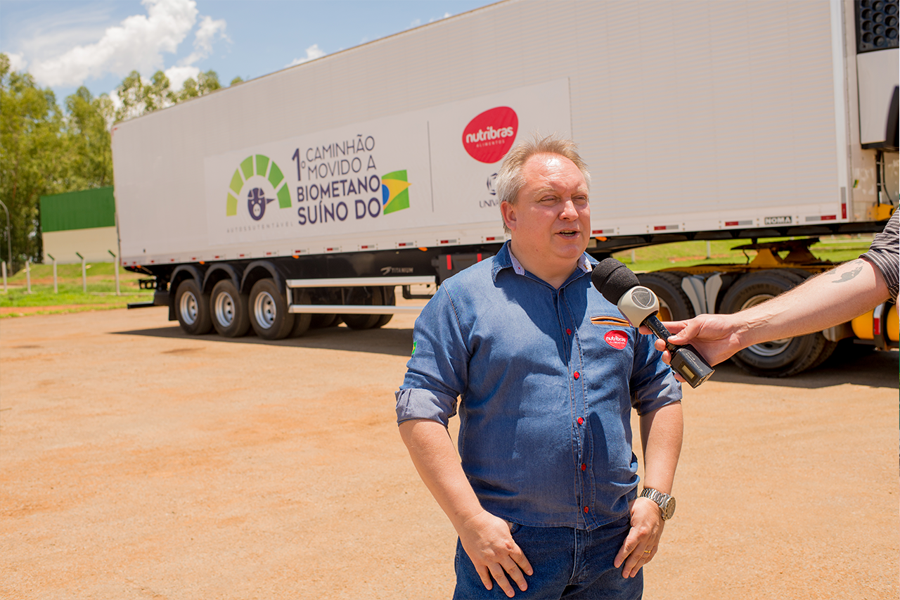 Primeiro caminhão movido a Biometano suíno do Brasil.